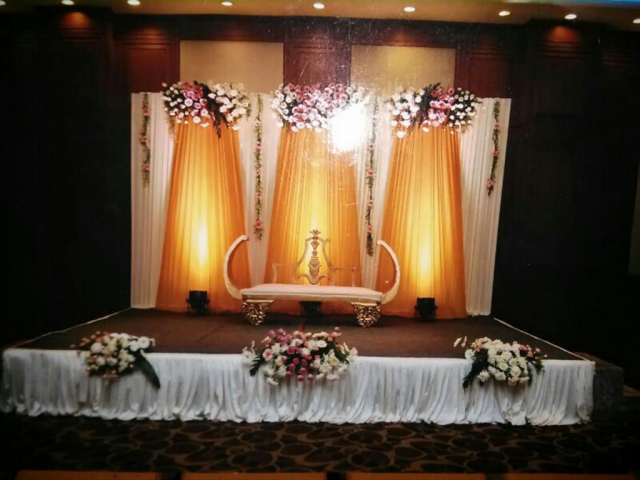 simple flower decoration wedding reception