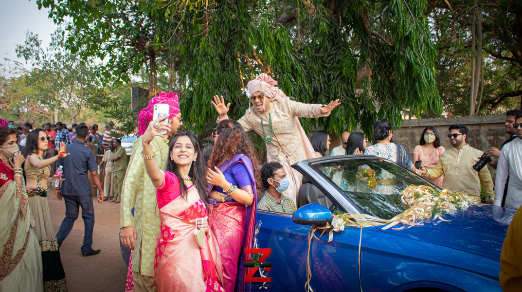indian wedding grooms arrival